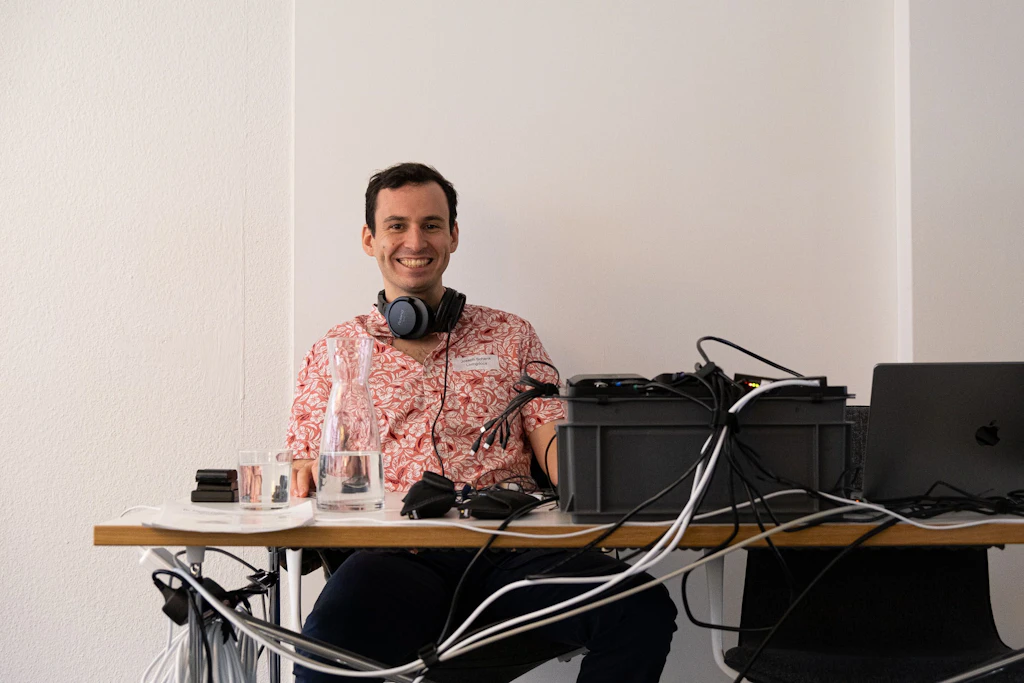 Livingdocs Software Developer <strong>Joseph Schenk</strong>, der nebenbei als Tontechniker für den Livestream arbeitet. Teamwork makes the dream work!