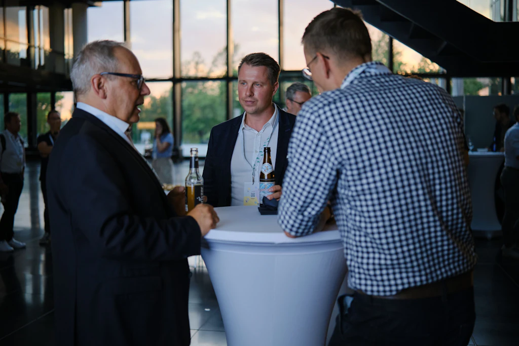 Plenty of space for professional exchange and networking, as well as simply enjoying each other's company over food and drink during an intimate Flying Dinner in the Süddeutsche Zeitung foyer.