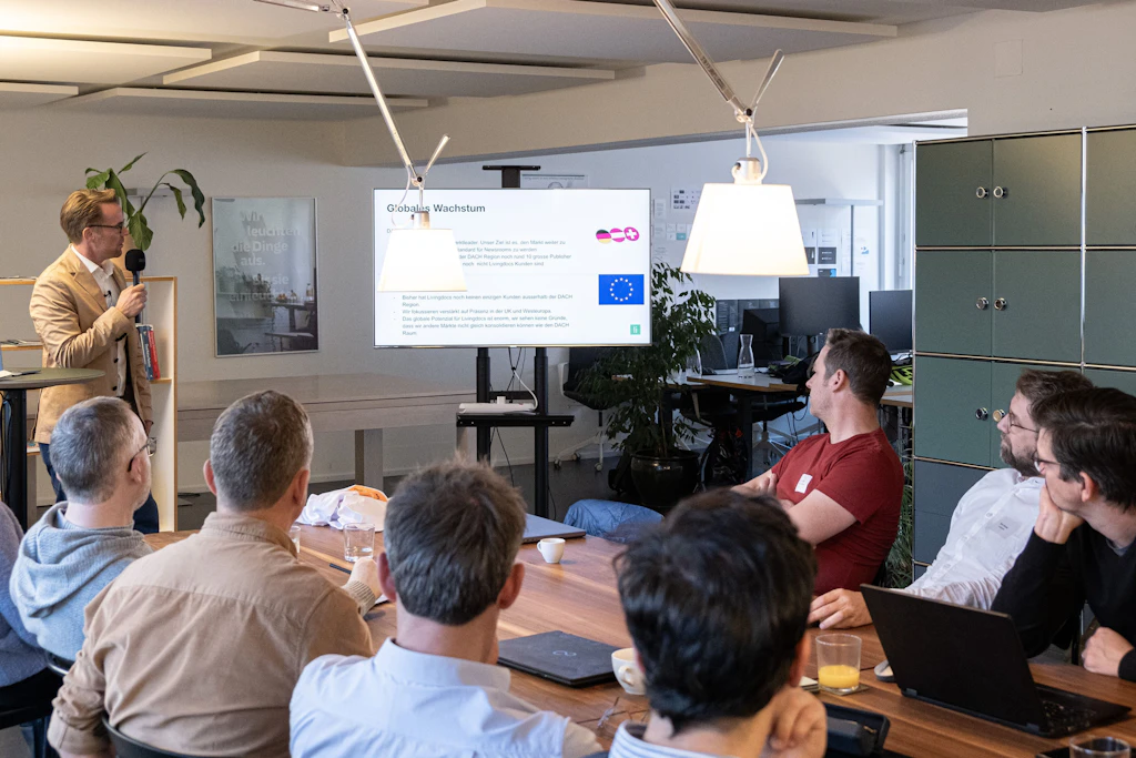 <strong>Gabriel Hase,</strong> CEO Livingdocs, eröffnet unser zweites Spotlight-Event.