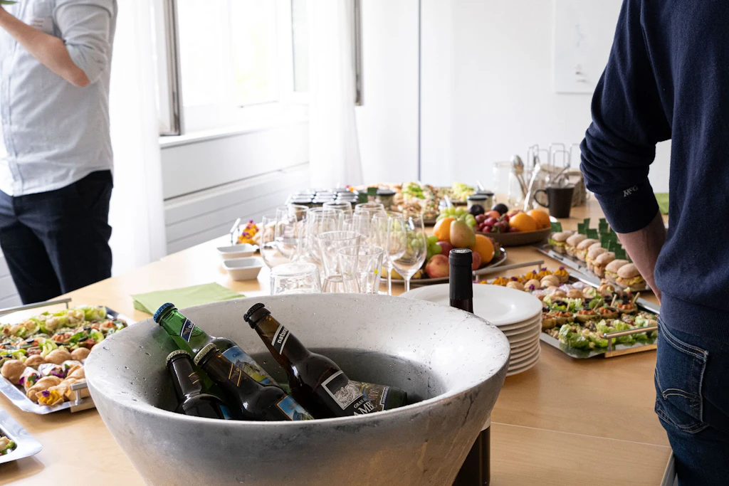Danach gab es einen wunderbaren Apéro Riche vom lokalen, nachhaltigen und ältesten vegetarischen Restaurant der Welt, Hiltl.