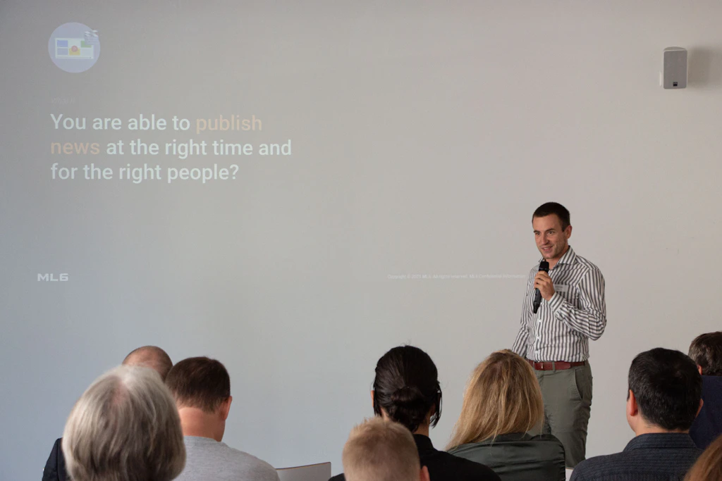 <strong>Nick Vandesype,</strong> Gebietsleiter Alpenregion ML6, bei der zukunftsweisenden Keynote «AI im Newsroom» von ML6.