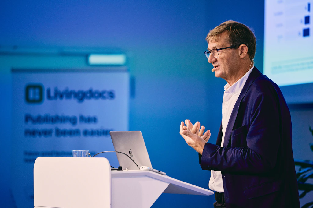 Nic Newman presented how AI, platforms, video, and audio are changing news discovery.